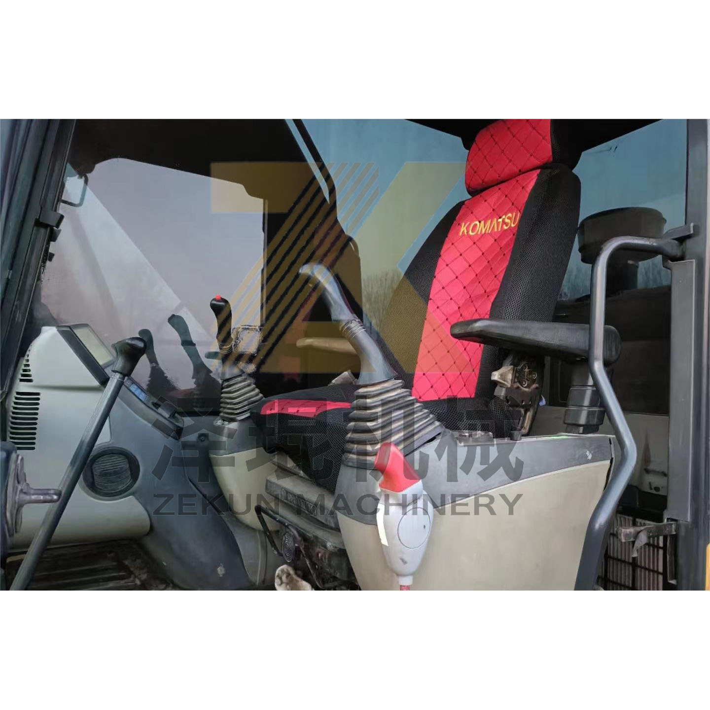 Used KOMATSU PC220-8M0 Crawler Excavator with 1.45 m3 Bucket Capacity