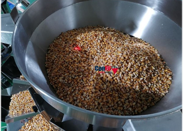 2000 Gram Multihead Weigher Packing Machine For Corns Grains Cereals