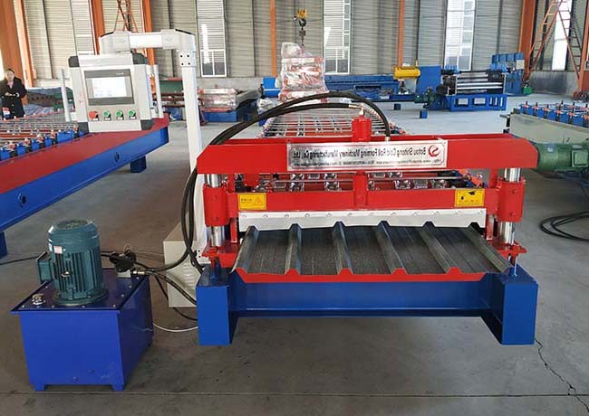 Prepainted Galvanised Iron Metal Roofing Sheet Making Machine Voltage 440V 3phase 60Hz