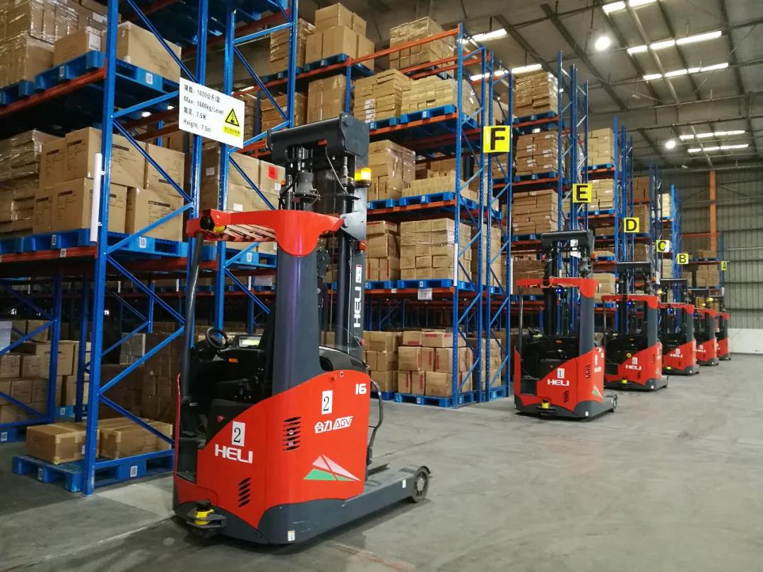 Heavy Duty industrial stackable plastic pallets Loading Capacity of 4T and 1T