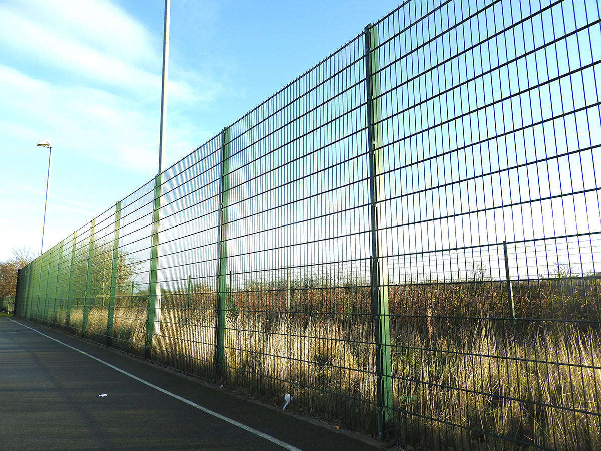 Square Post 2430*2500 Double Wire Mesh Fencing