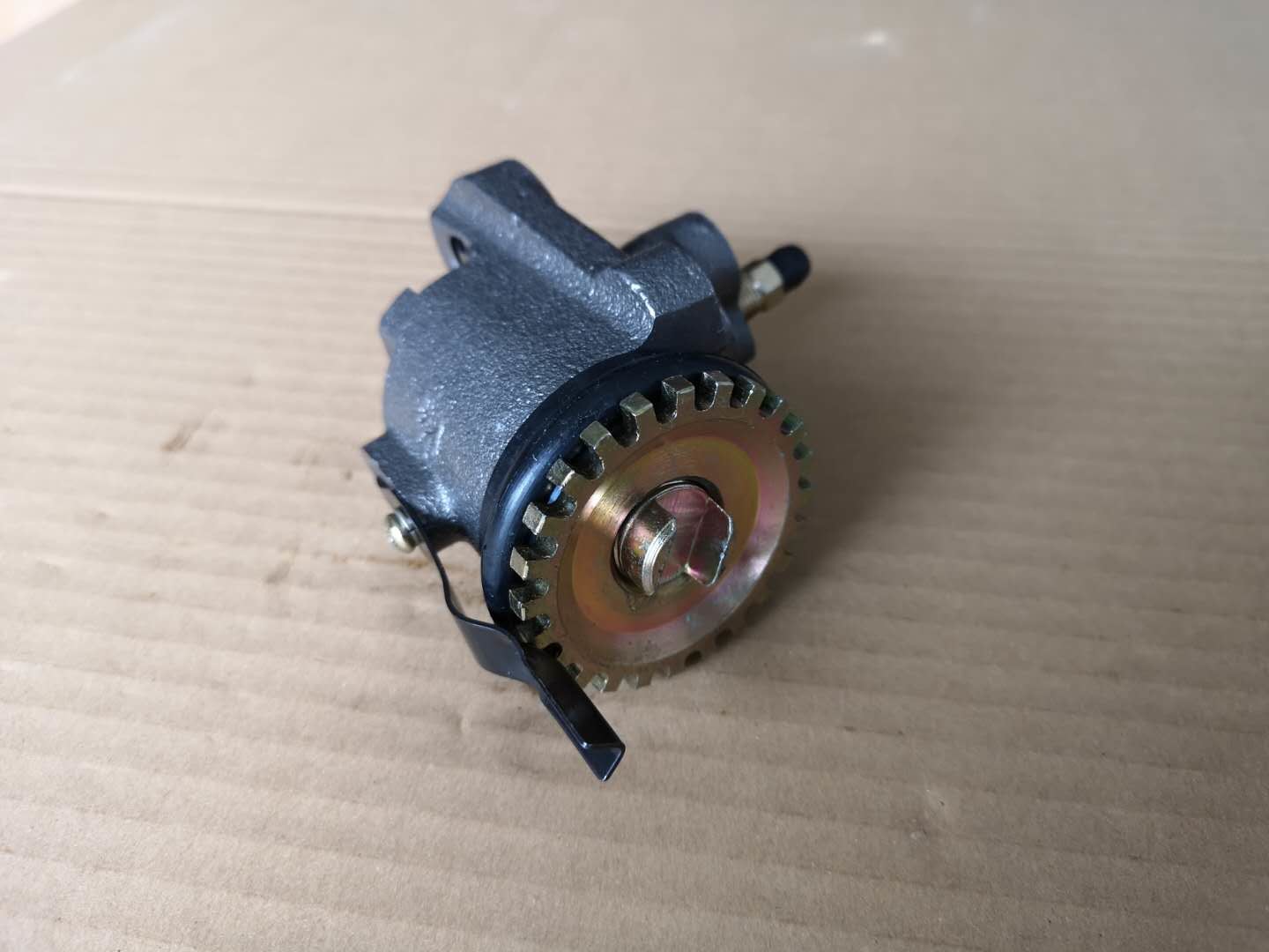 6HE1 6BD1 Front Wheel Brake Cylinder 1476009390 Left Wheel Cylinder Hydraulic Brake Cast Iron