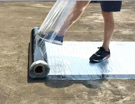 Self Adhesive Modified Bitumen Waterproof Membrane Color Steel Tiles On The Roof