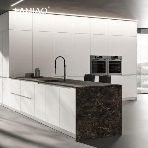 China Modern New Design Melamine Kitchen Cabinets For Villa Project on sale