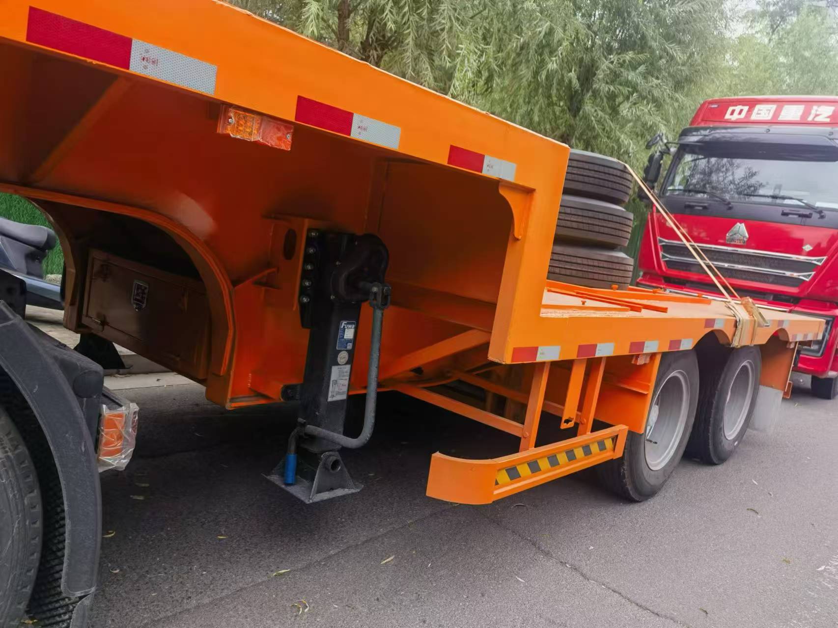 CIMC 40/ 45ft 2 Axle space frame structure of high-strength steel 16Mn steel welded longitudinal beam Entensible Flatbed Trailer