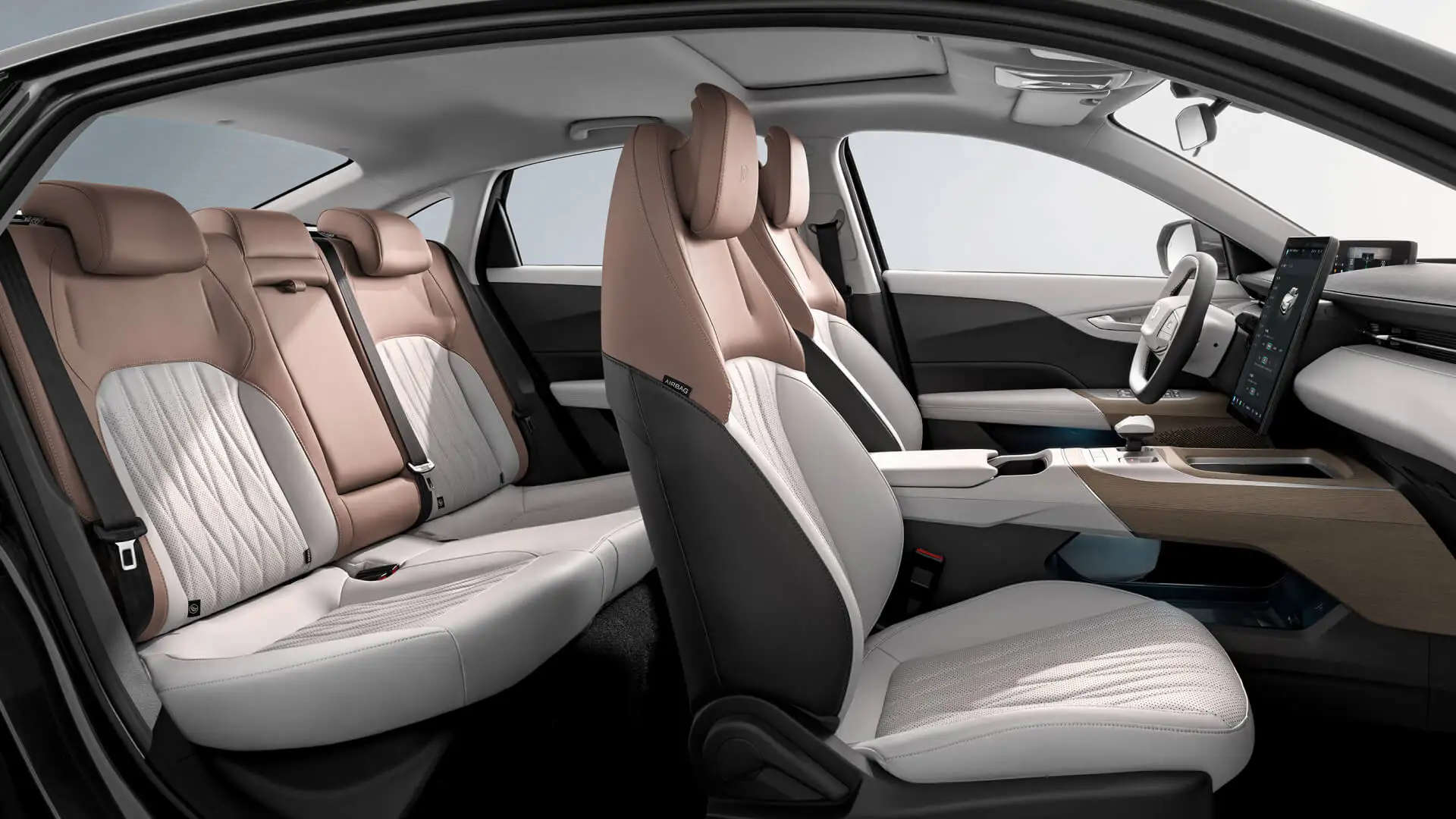 Power-saving Changan QIYUAN A05 Hybrid Car Touch Screen and ACC Cruise Control for Efficiency