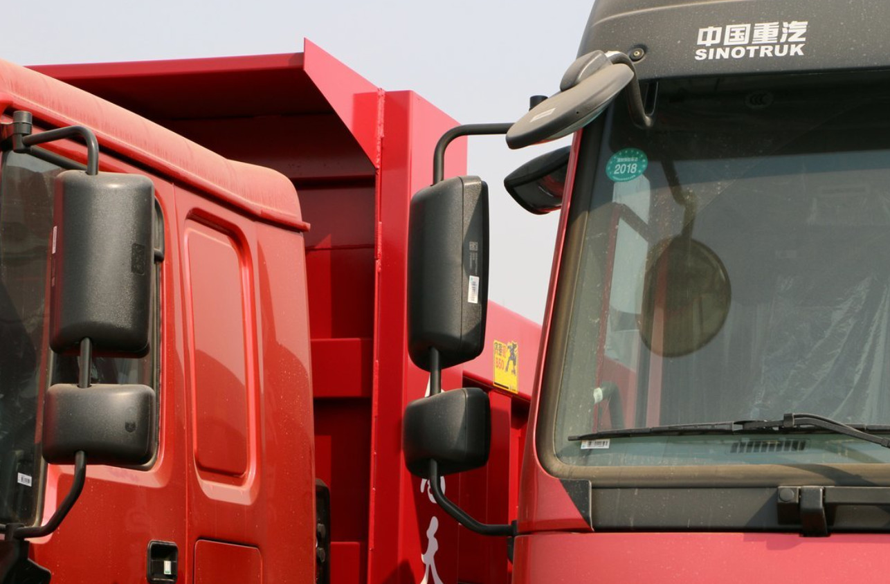Large Capacity Used HOWO 7H Dump Trucks With Front Wheelbase 2022mm And Maximum Horsepower 380 Hp