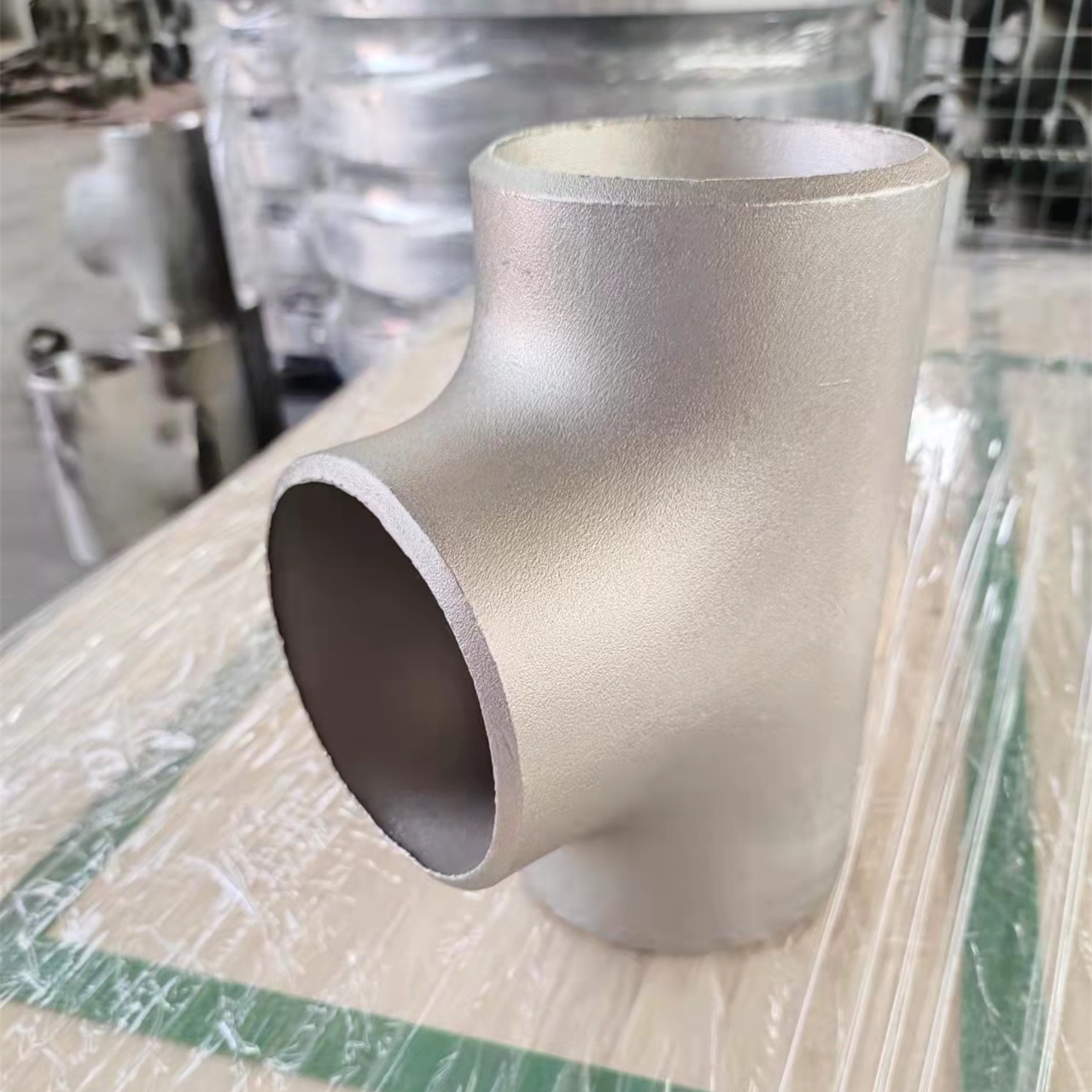 ASME B16 9 Reducing Tee Pipe Fitting Sch 140 CT20 Carbon Steel Equal