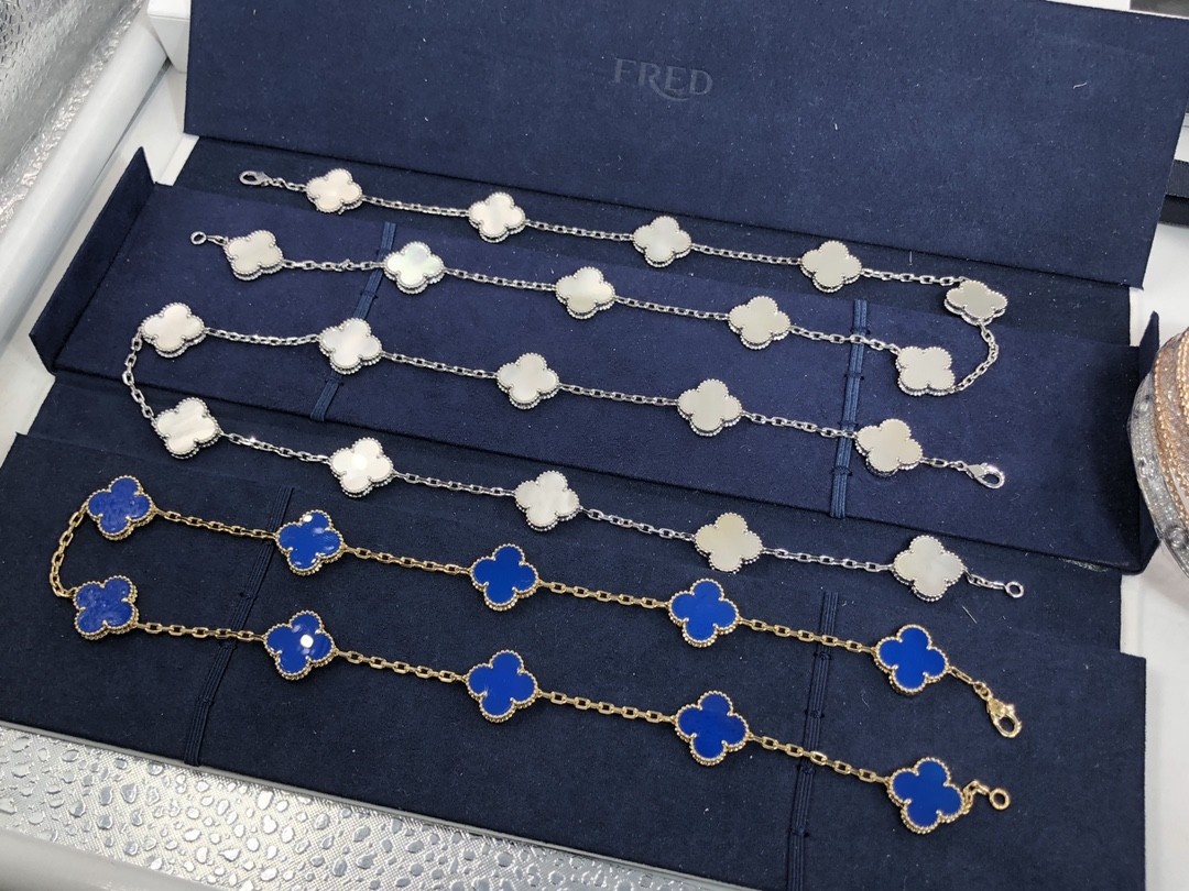 Fantastic Van Cleef & Arpels 18k Gold Vintage Alhambra Necklace 10 Motifs