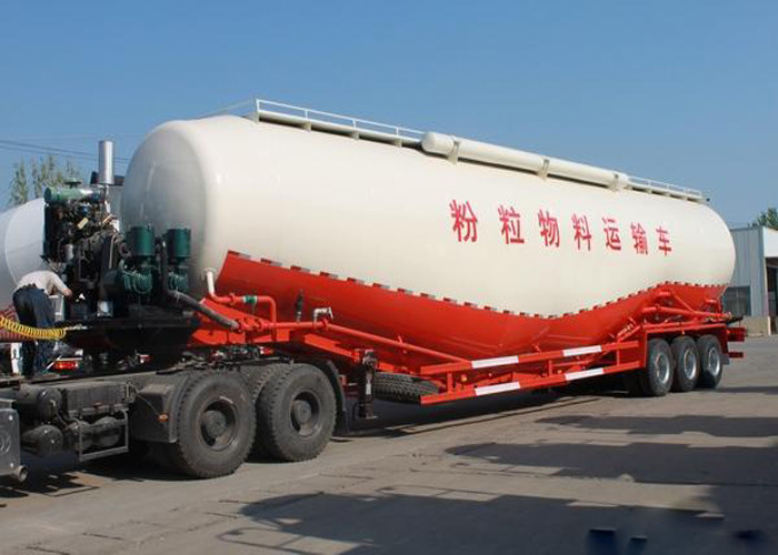 3 Axle SINOTRUK Bulk Cement Tank Trailer Truck with 55-65CBM Weichai engine