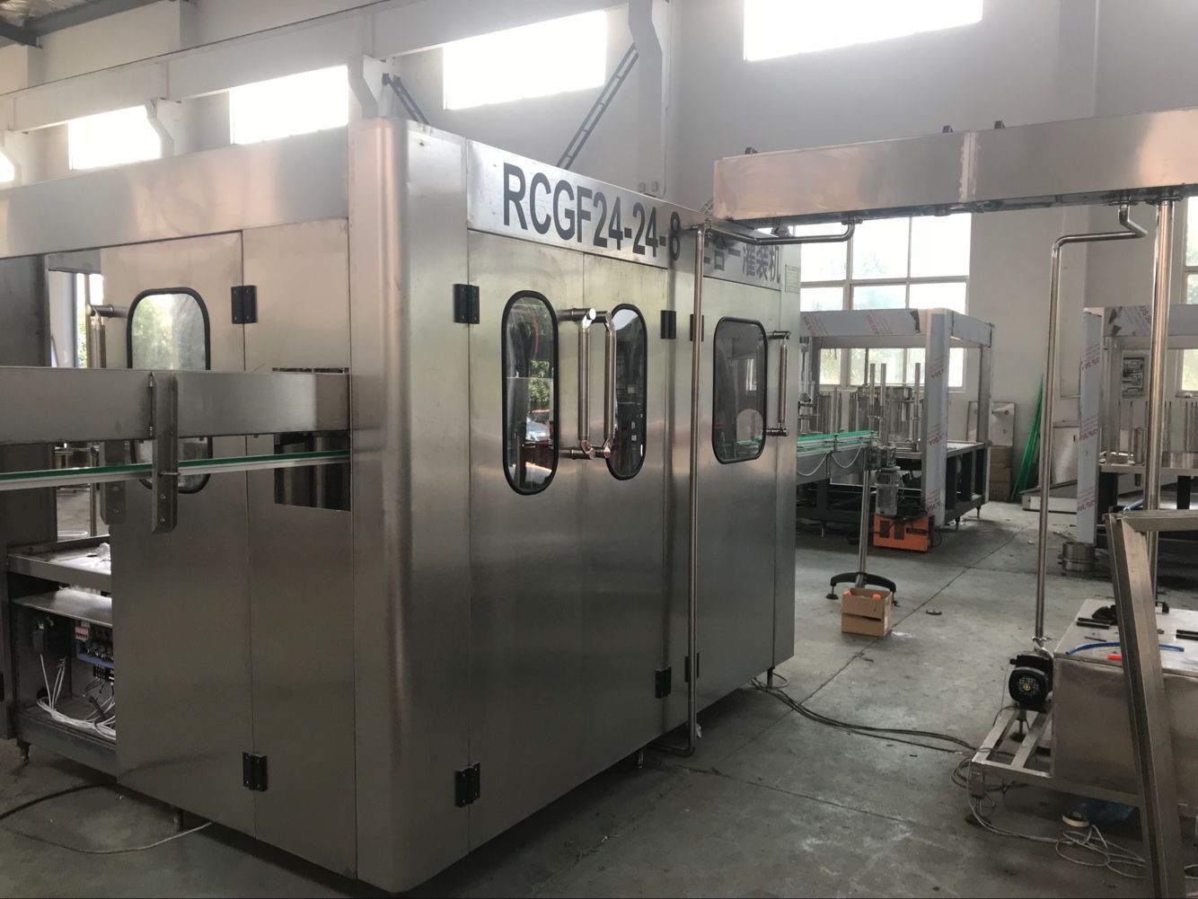 Automatic Water Bottle Filling Machine 304 Stainless Steel 3000-18000 Bottles / Hour