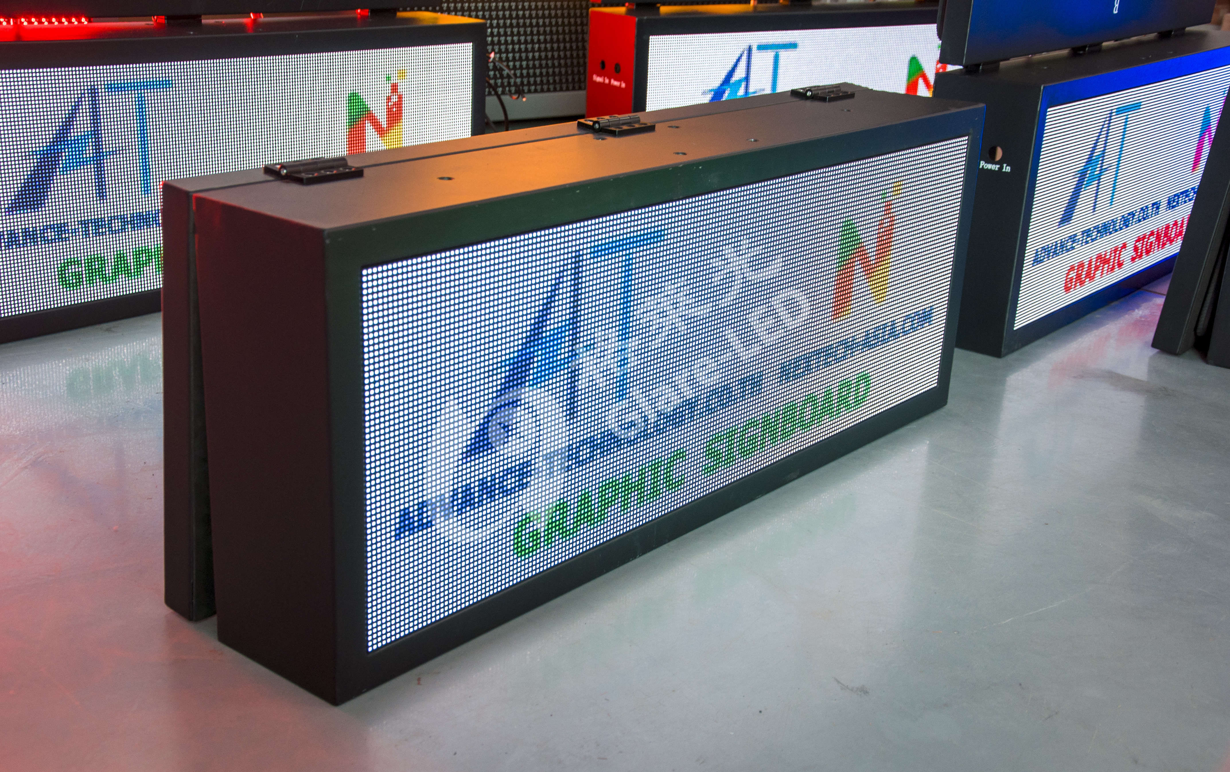 IP65 Waterproof Level 6mm Pixel Pitch LED Display Subway Station Message Signage