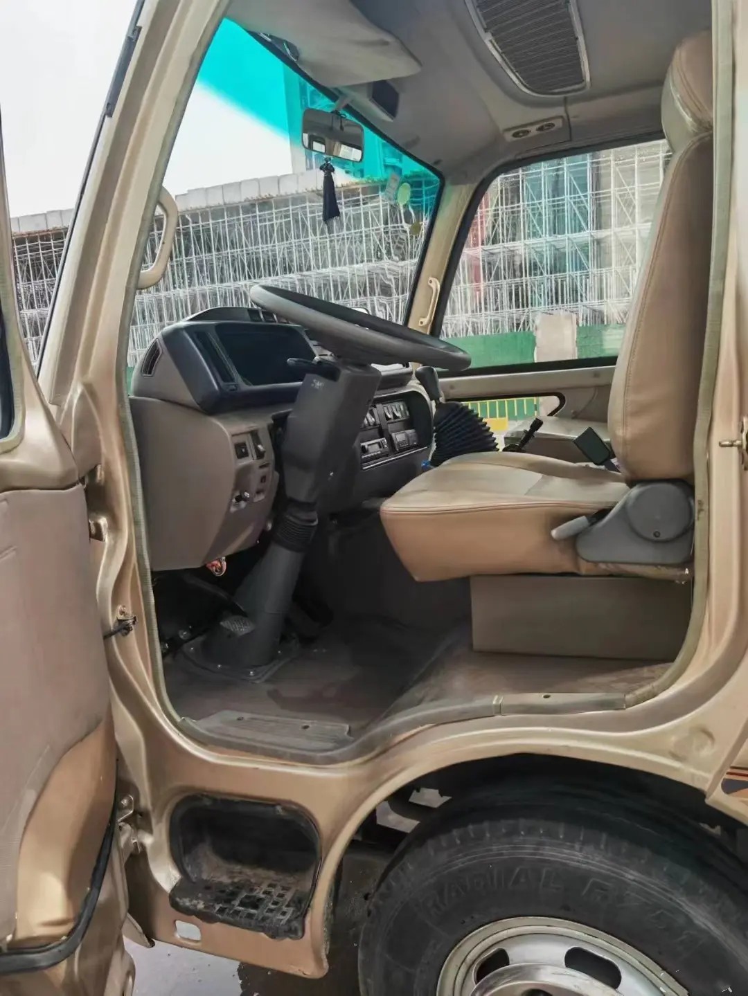 Second Hand 17 Seater Minibus 19 Seats Front Engine Used Kinglong Coaster XMQ6606 External Swinging Door