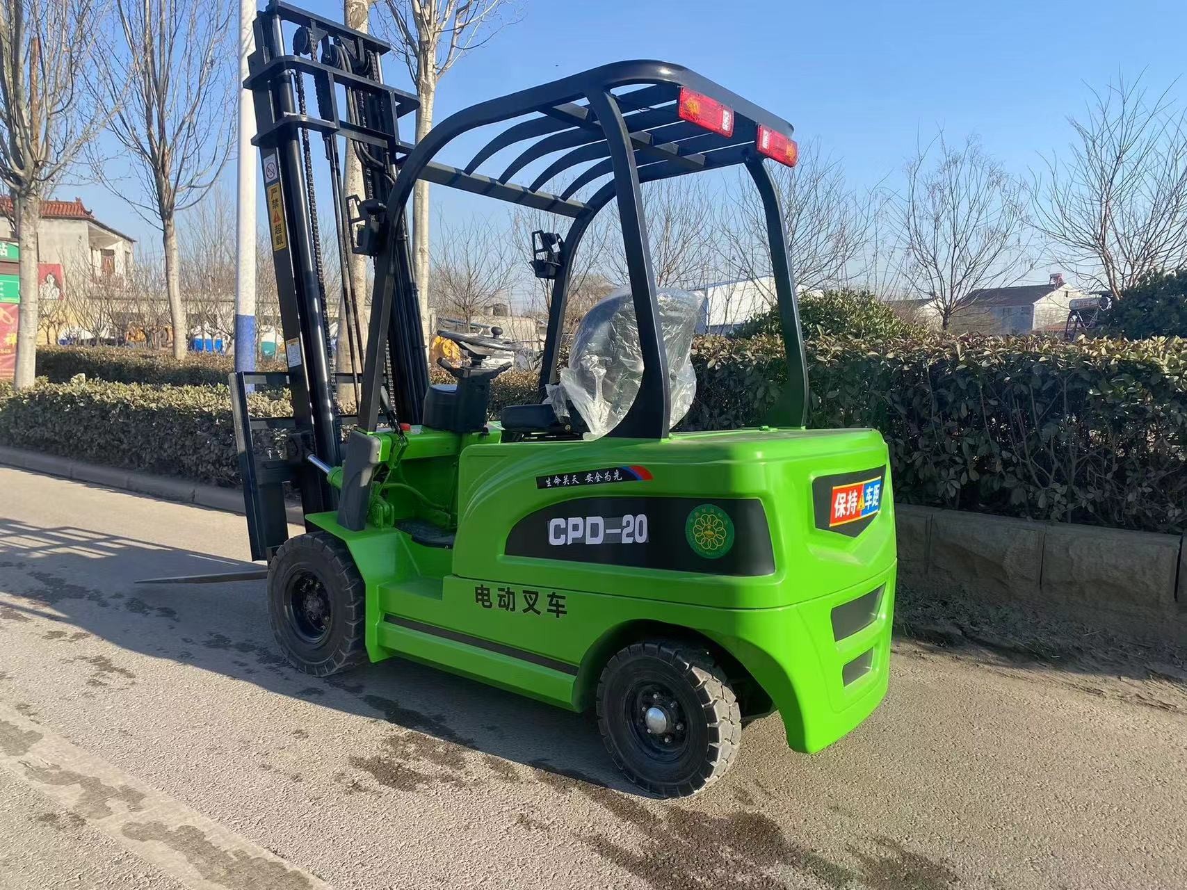 Small Electric Forklift with Solid Tires AC Controller Lifting Height Reach of 3-6 Meters