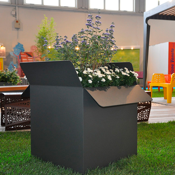 plant stand indoor