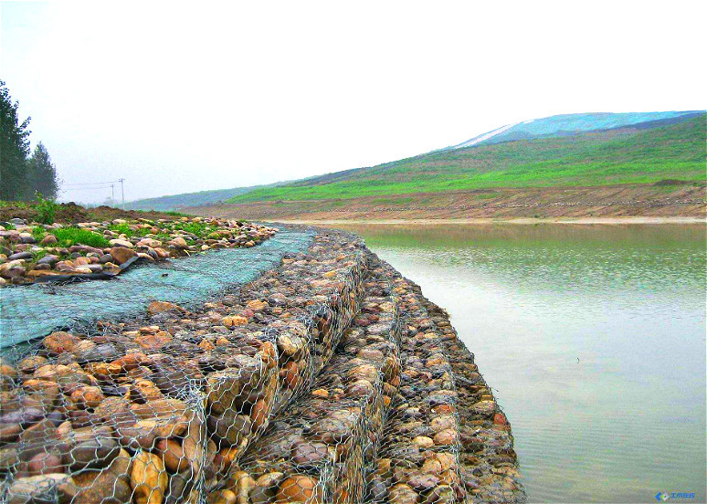 Hexagonal Gabion Fence System For Soil Protection