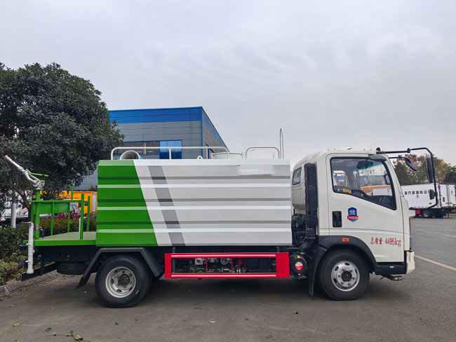 Cheap HOWO 4x2 8000 Liters Water Bowser Truck With Right Hand Driver and Water Bowser Square Tanker