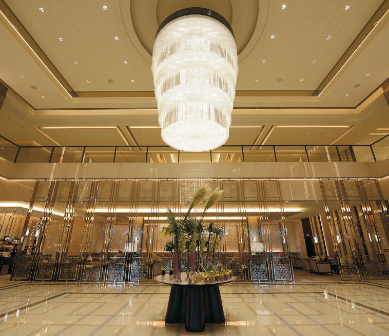 Extra Wide Extra Large Hanging Chandelier For Commercial Space