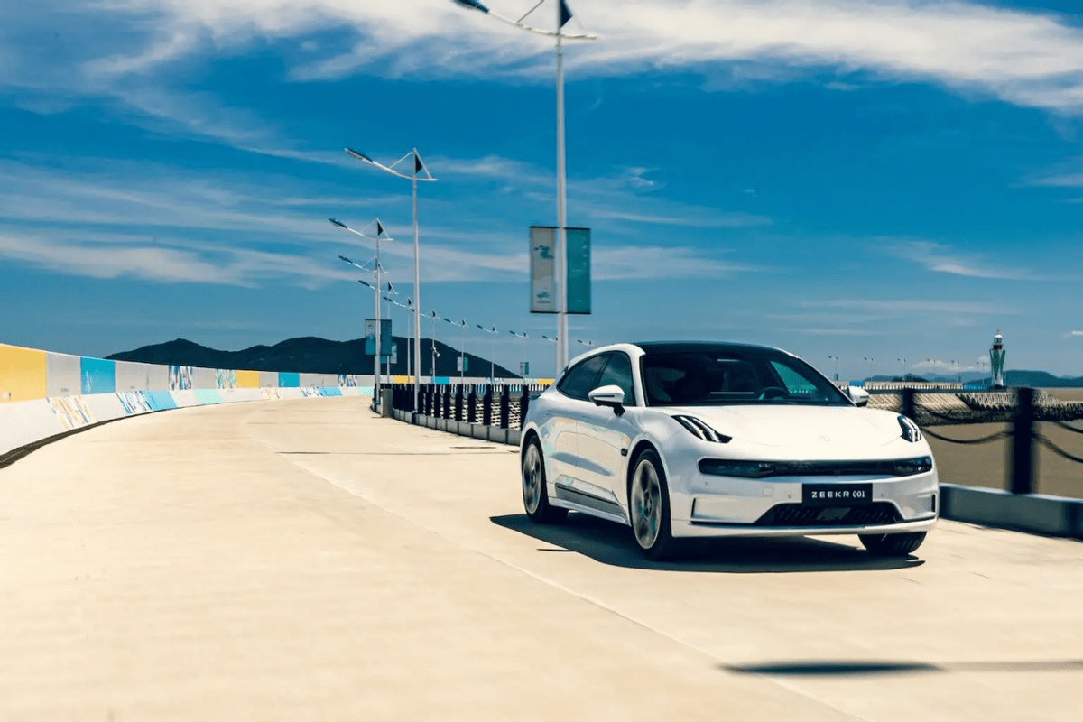 Electric Car Geely Zeekr 001 2023 2024 YOU ME WE EV Car 100kWh 670KM AWD 0km Used Cars Zeekr Auto Sports New Energy Vehicles