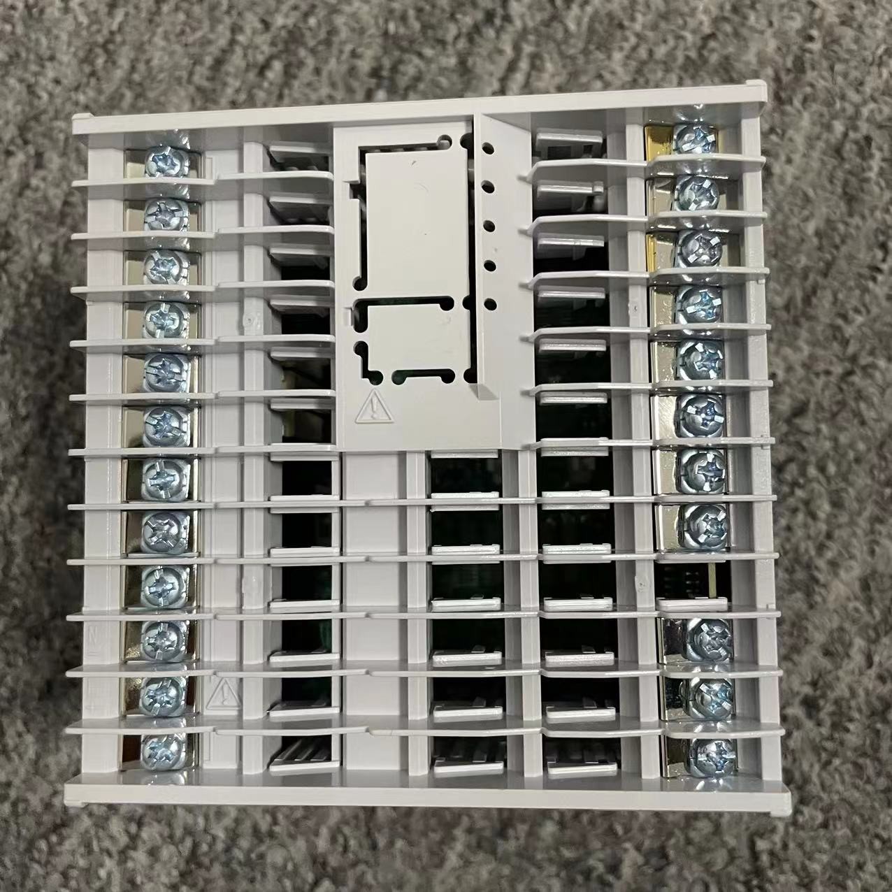 Original New UT35A-000-10-00 Temperature Digital Controller With Best Price