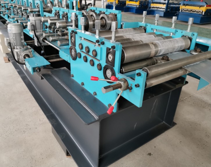 10m/Min CZ Purlin Roll Forming Machine PLC Control 14 Raws