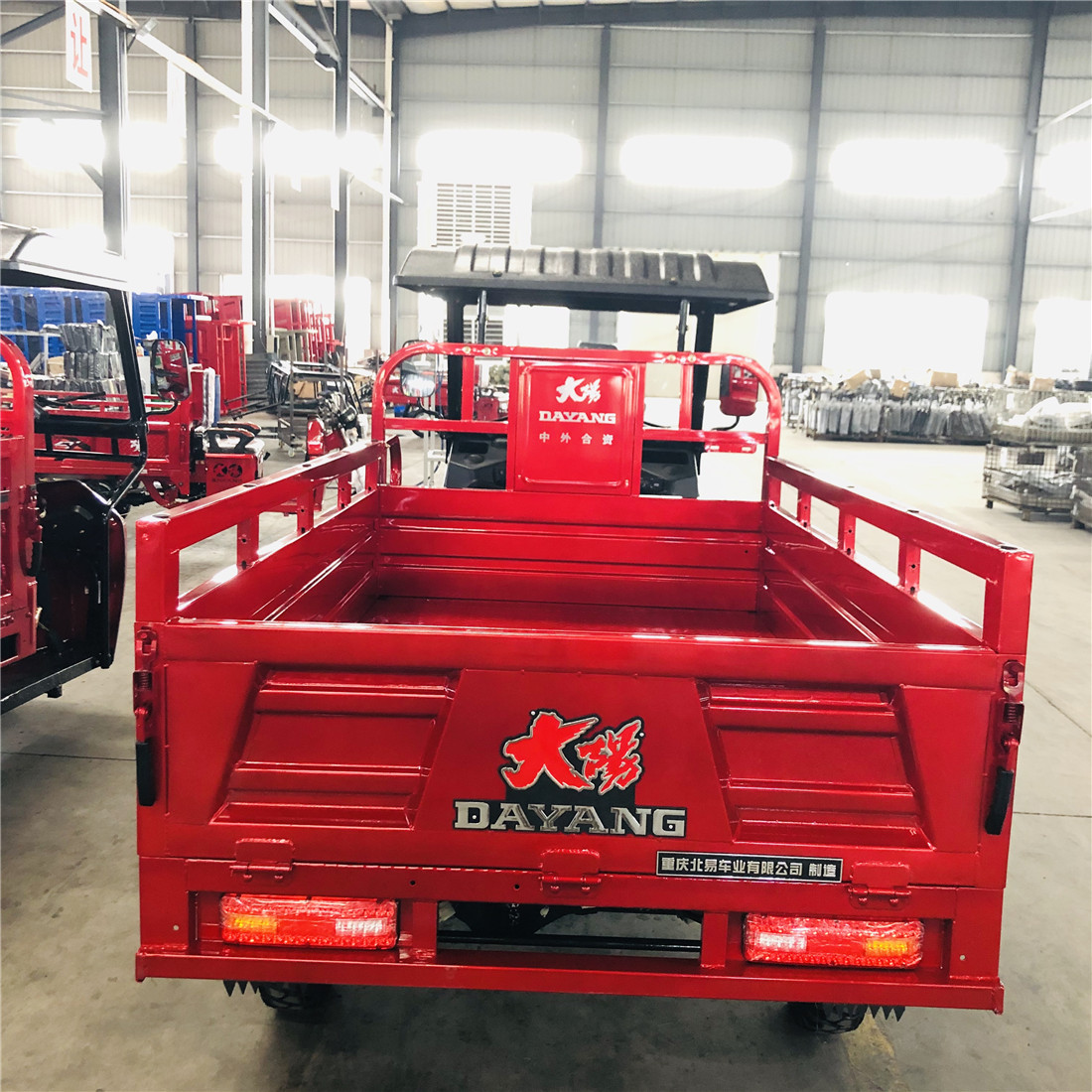 Dayang 1500 kg Three Wheel Petrol Trike Motorized Motorcycle with Cistern Cargo For Cargo