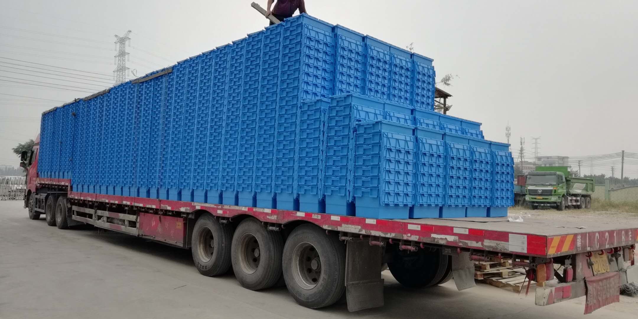 Deeper 600*400*462 mm Plastic Attached Lid Containers With Customized Logo