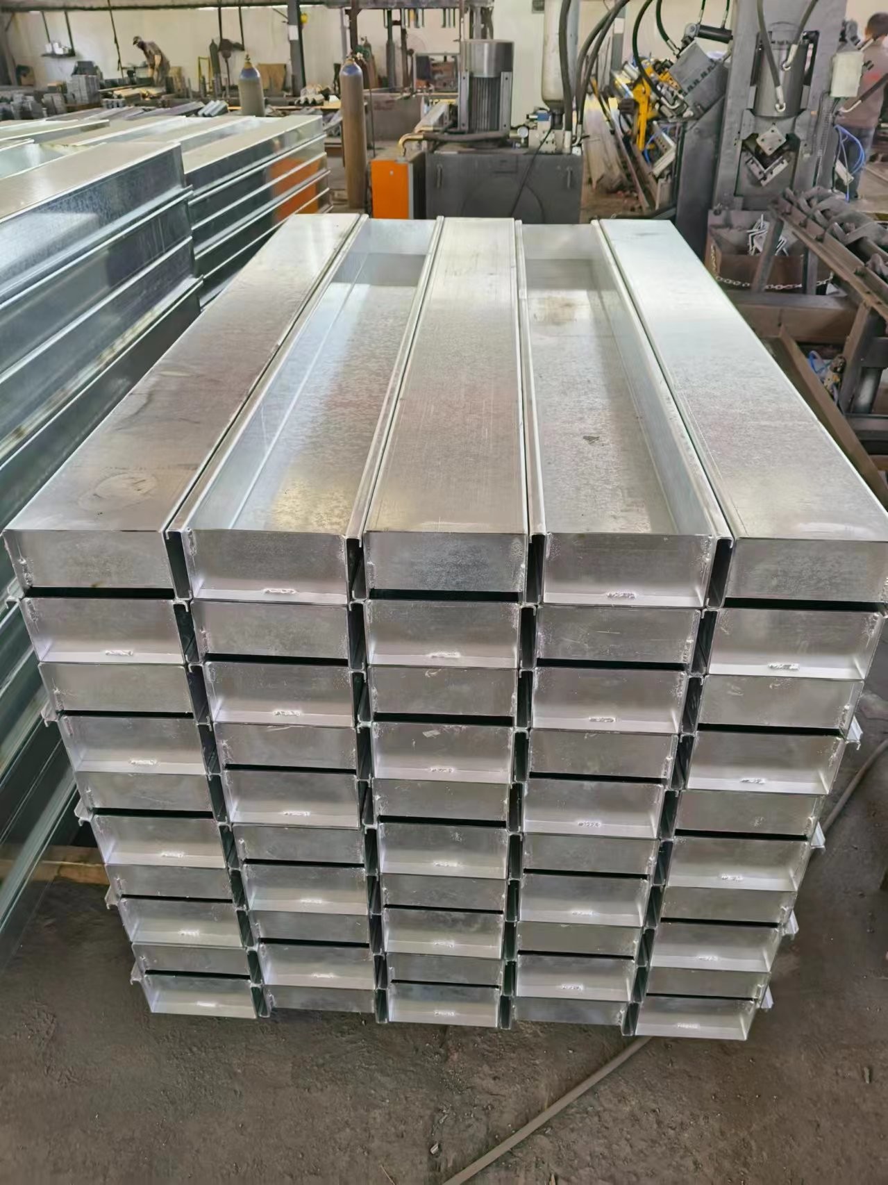 Durable Plastic Concrete Retaining Wall Sleeper Mould With Customizable Specifications