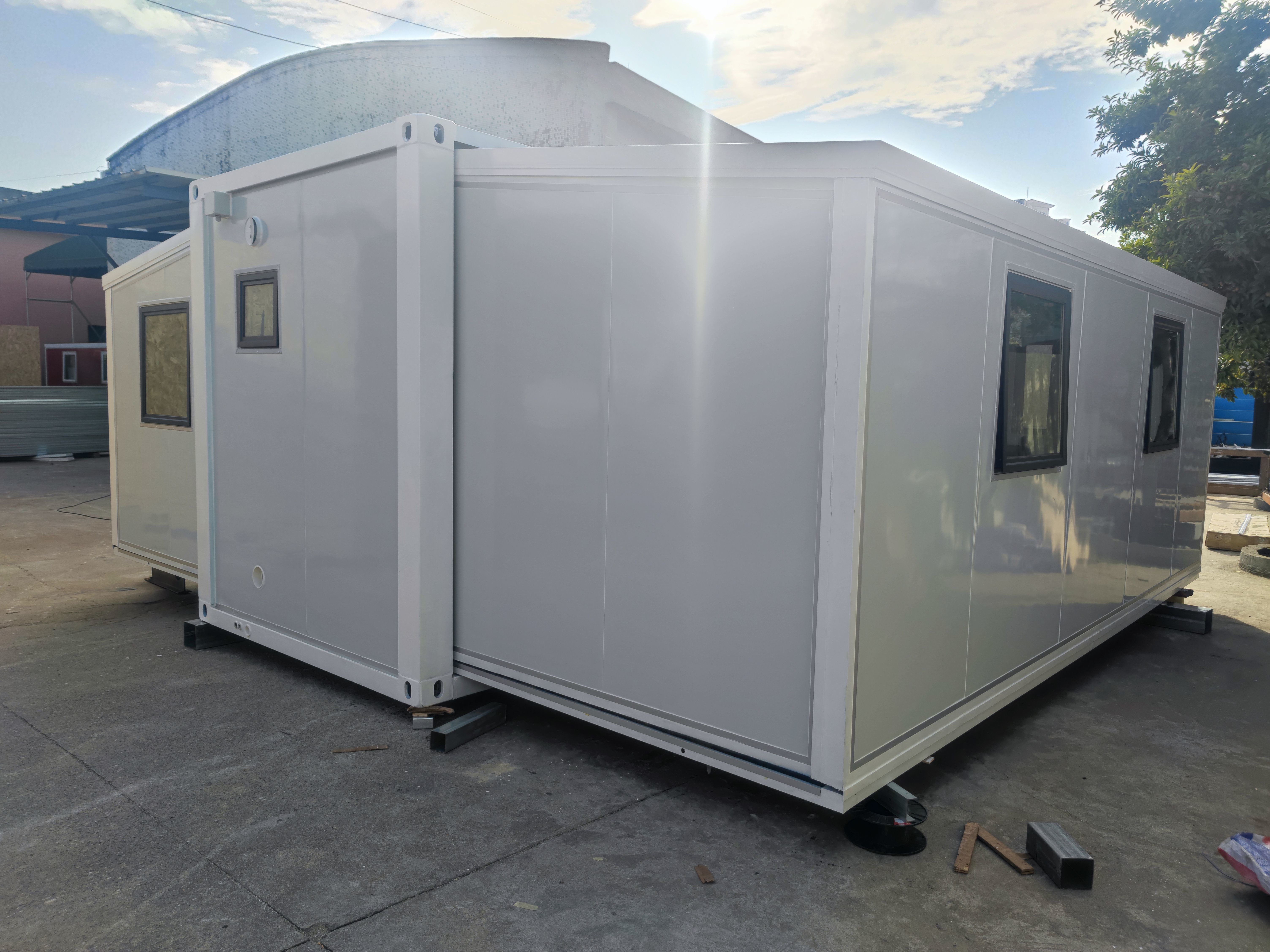 Tiny 40ft Expandable Container Home Assembled 3 Bedroom Prefab House