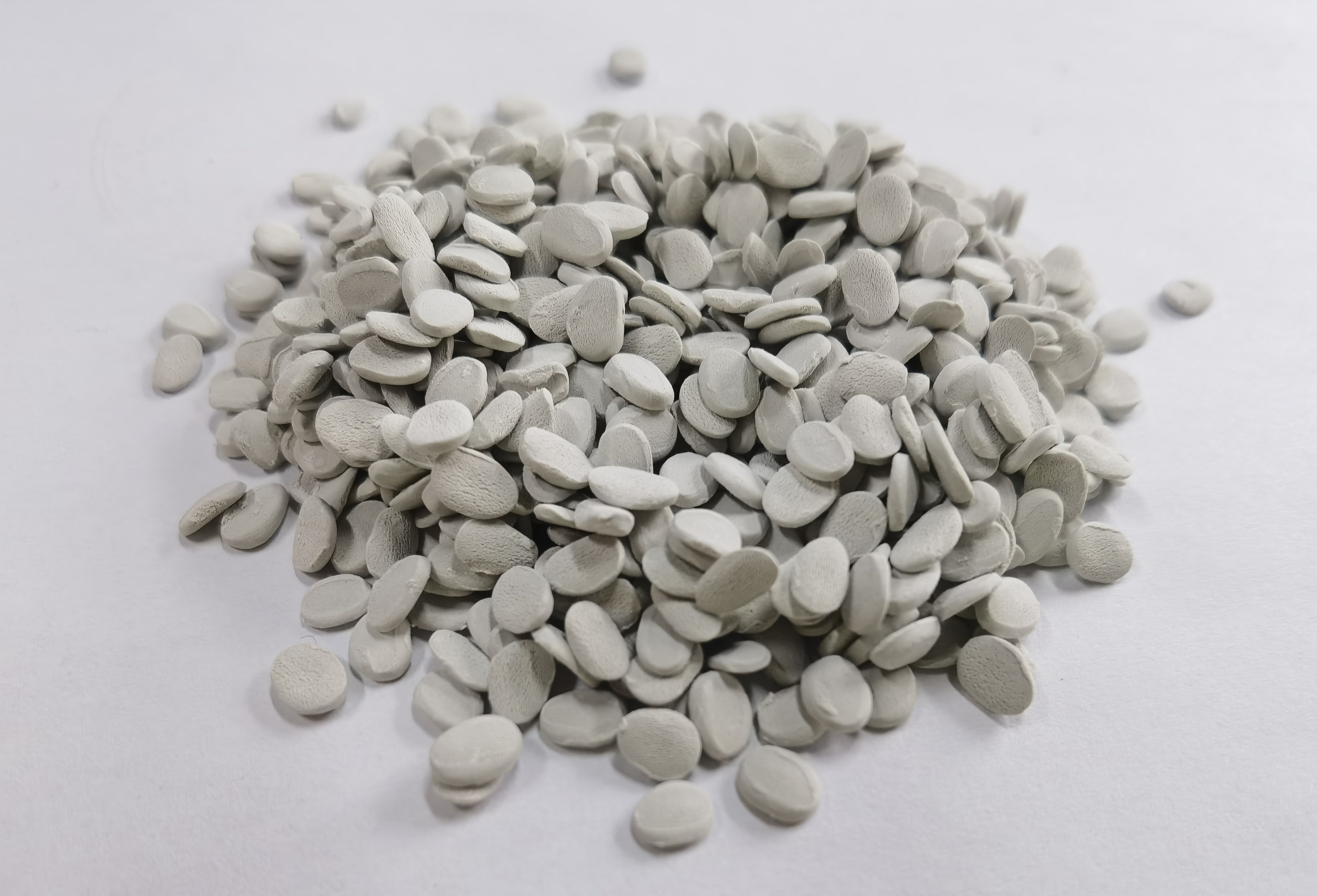  Desiccant Defoaming Masterbatch Grey Granule Applied In HDPE LLDPE Film Manufactures