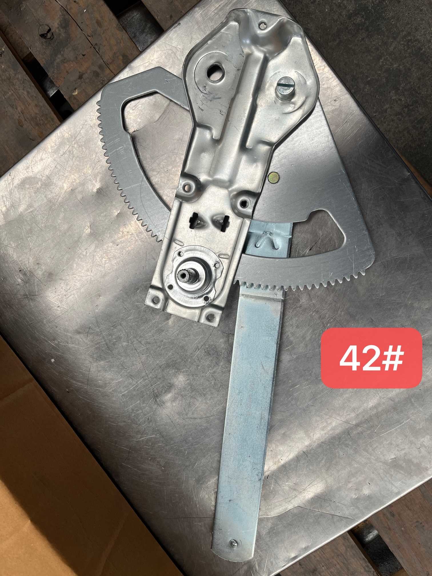 81.62640.6057 Window Regulator Left Shacman Spare Parts