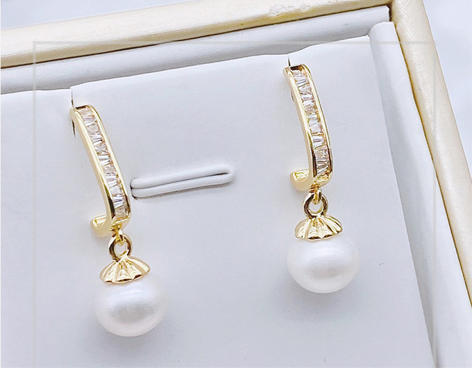 Elegant Earring for Women Gold Color with Big Round Pearl Earring Classic Jewelry Valentine's Day Gift Pearl Earring