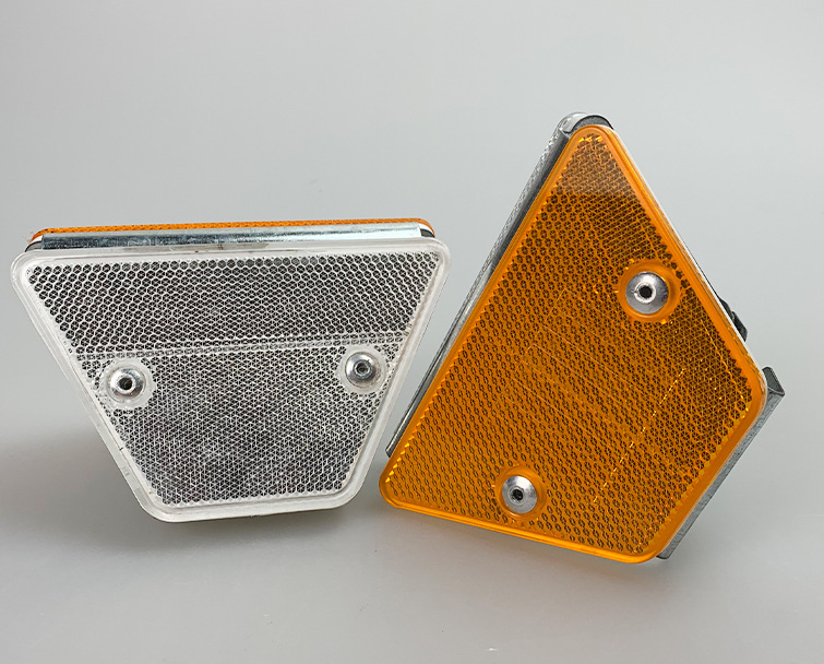 Highway Guardrail Plastic V Type Road Reflectors High Visible Road Stud Reflector