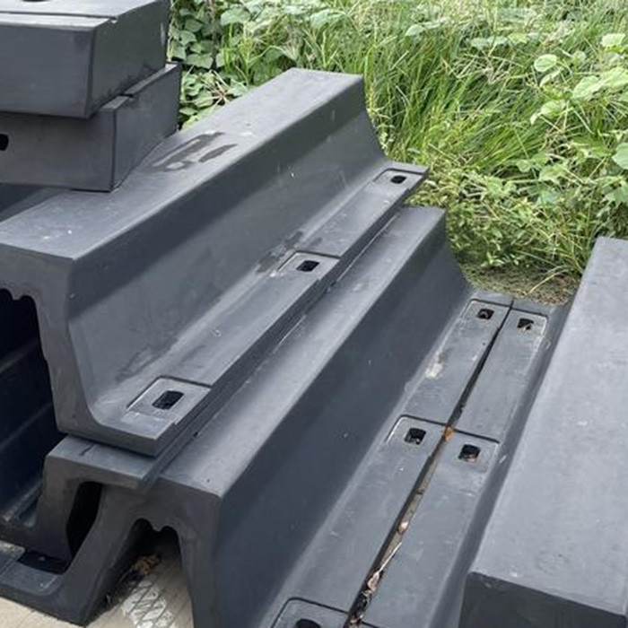 Customized V Type Fender As Required Thickness for Marine Protection
