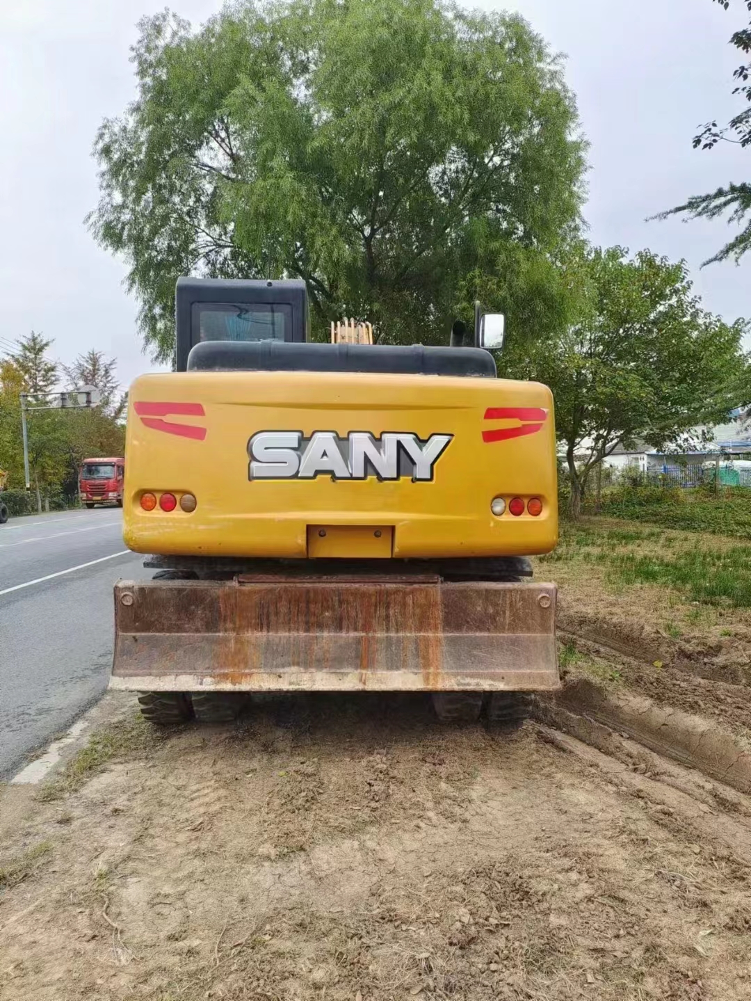 Used Sany SY155W-9 Excavator in with 0.58 Bucket Capacity and 13500 KG Machine Weight