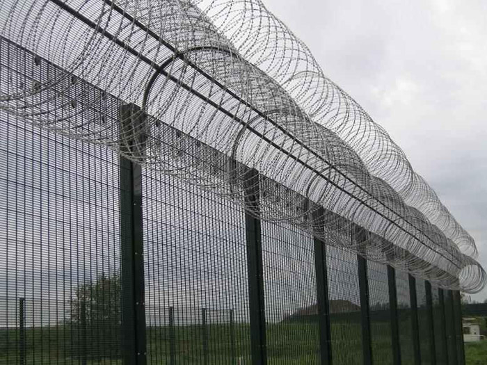 Green Black Galvanized Steel Metal Safety Perimeter Anti Climb Security Welded Mesh Fence