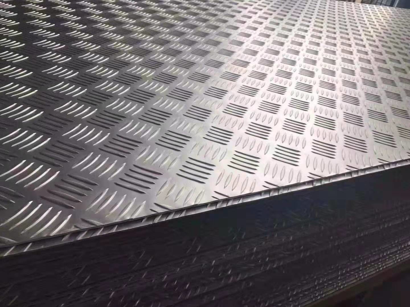 3003 5052 6010 Aluminum Diamond Plate Embossed Patterned Aluminum Checkered Sheet