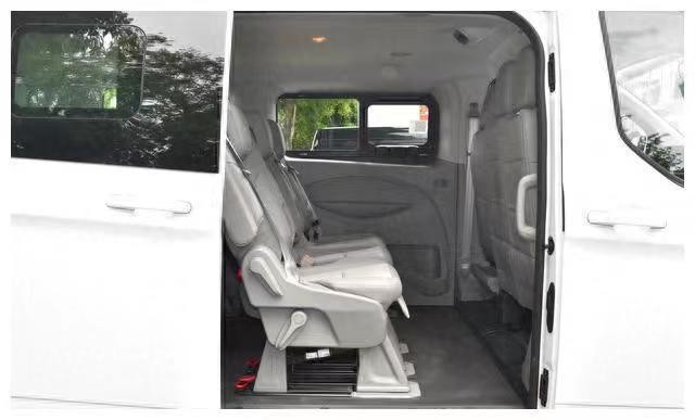 White Ford Transit 9 Seater Diesel Ford Transit 9 Passenger Van