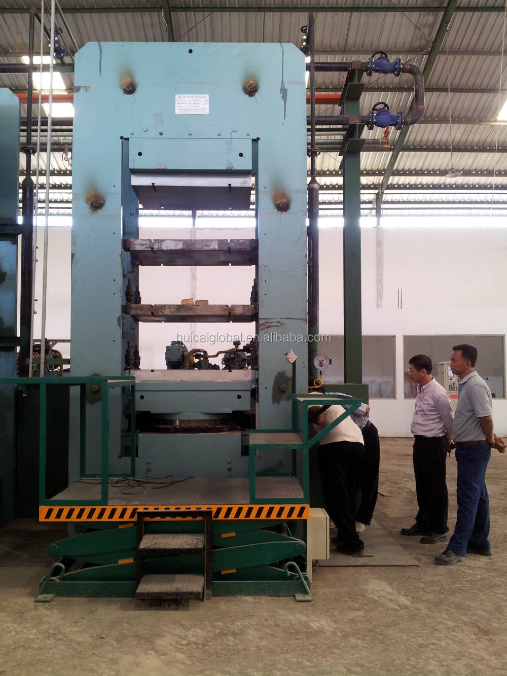 Manufacturing Plant Solid Tyre Vulcanizing Press Machine with Piston Stroke 700mm-1m