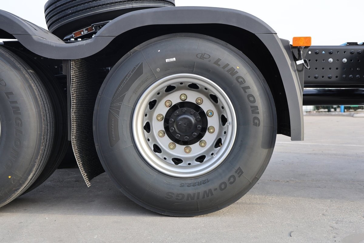 Used Foton Auman 6X4 Tractor Truck Head GTL6 10 Tires For Long Distance Transport LNG Engine 530hp