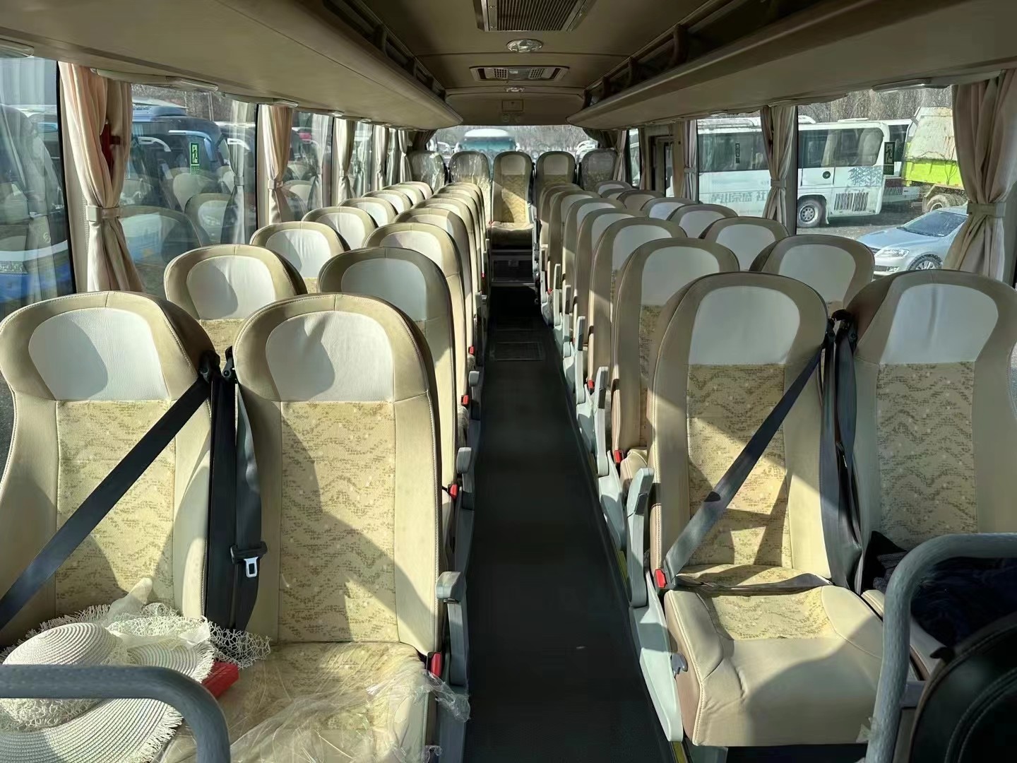 Used Passenger And Traveling 2015 Year 39 Seats YUTONG Bus ZK6876 Leaf Spring Use On Bad Road