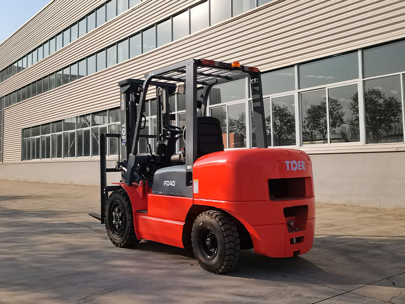 Rated Capacity 4000kg Diesel Forklift Truck 4T Sitting Driving Style Four Wheel