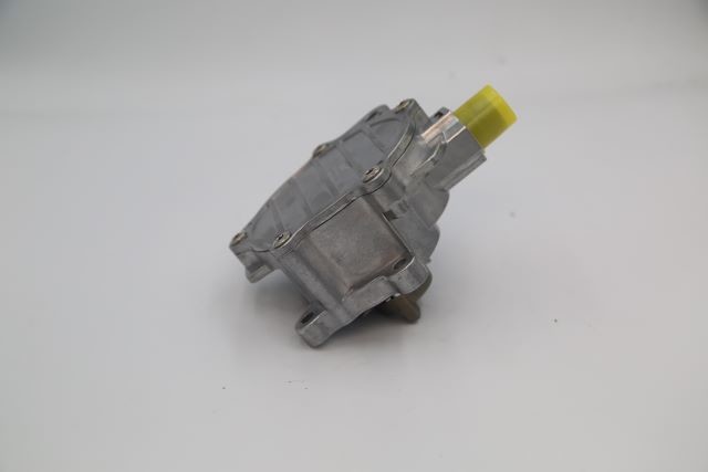Auto Part Brake Booster Vacuum Pump BB5Z2A451C BB5E2A451BD LR025601 31370519 For Land Rover Volvo Jaguar