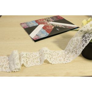Multiusage White Guipure Lace Trim , Floral Lace Trim Nonelastic