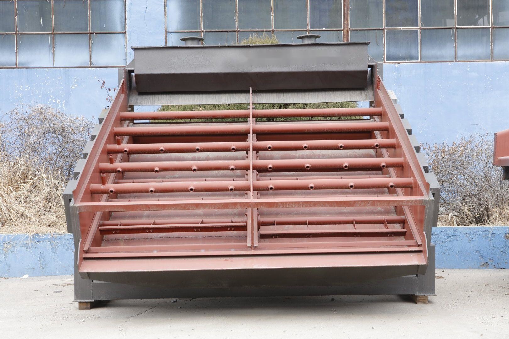 High Capacity Mining Sieve 388t/H Vibrating Screen Size Meshes Customized