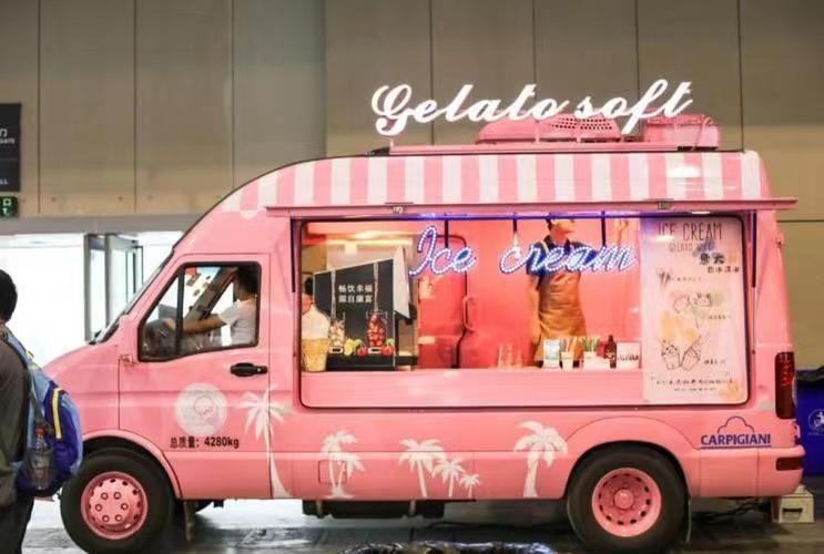 Small Hot Dog Pizza Food Cart with Customized Design and 40kms per hour Machinery