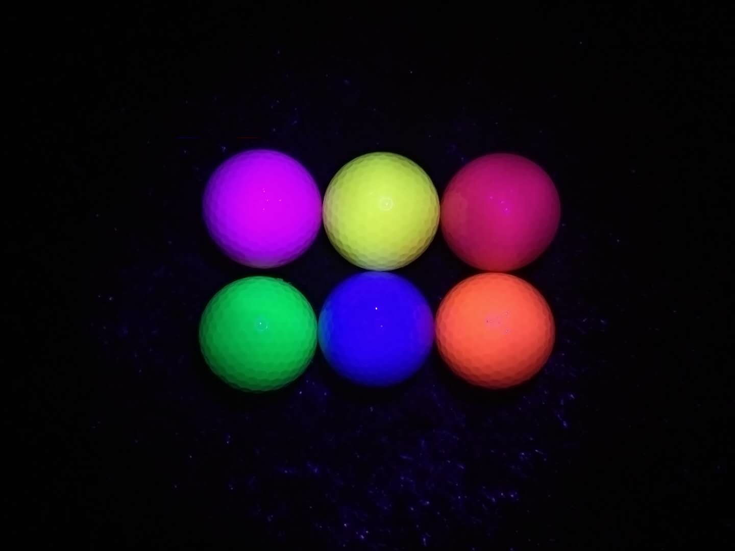 fluorescent golf ball , golf balls , fluorescent golf balls in black light (glow in uv )