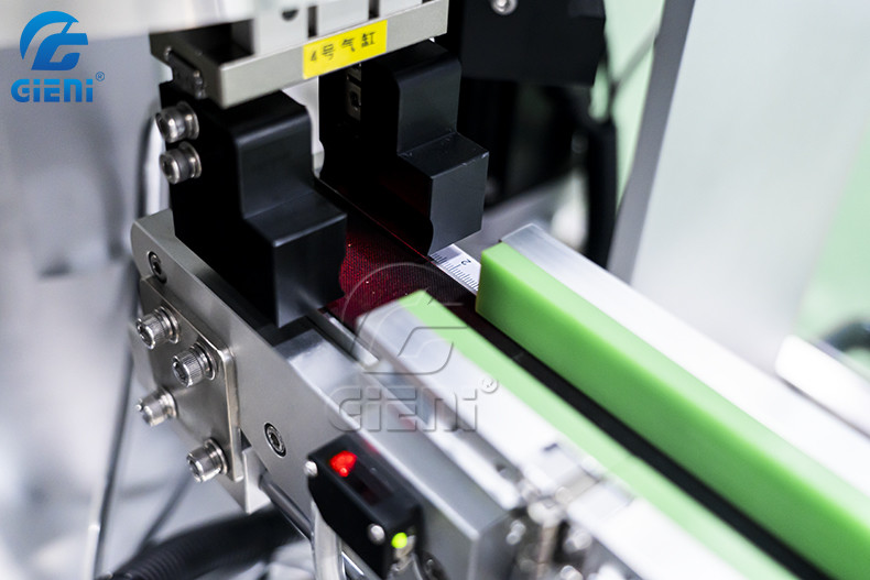 non slipping 90pcs/Min Cosmetic Lipstick Labeling Machine