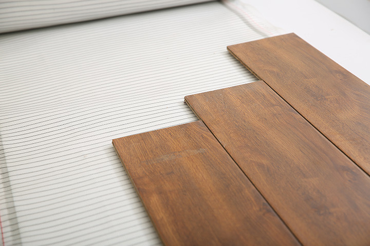 IPX7 Waterproof Carbon Heating Film Underfloor Heating Mats For Laminate Floors