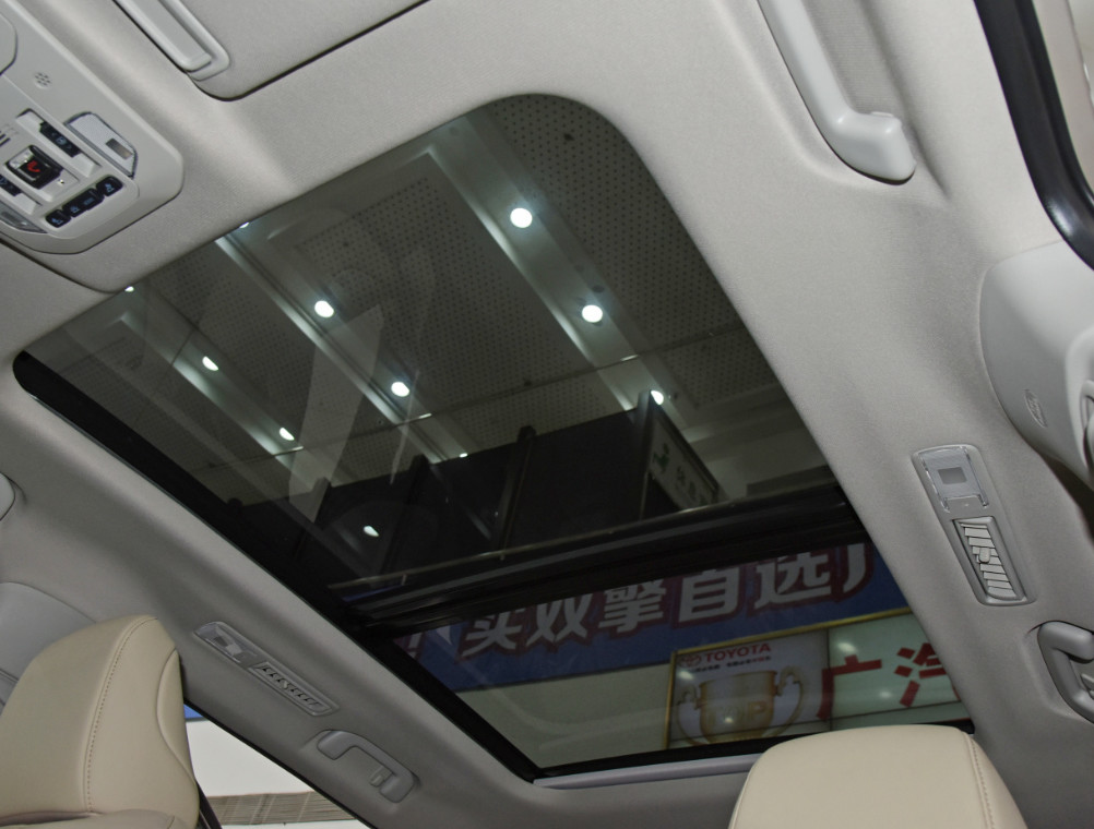 2022 Electric With Gasoline Toyota Highlander Two Engine 2.5L 4WD 5 Door 7 seats SUV